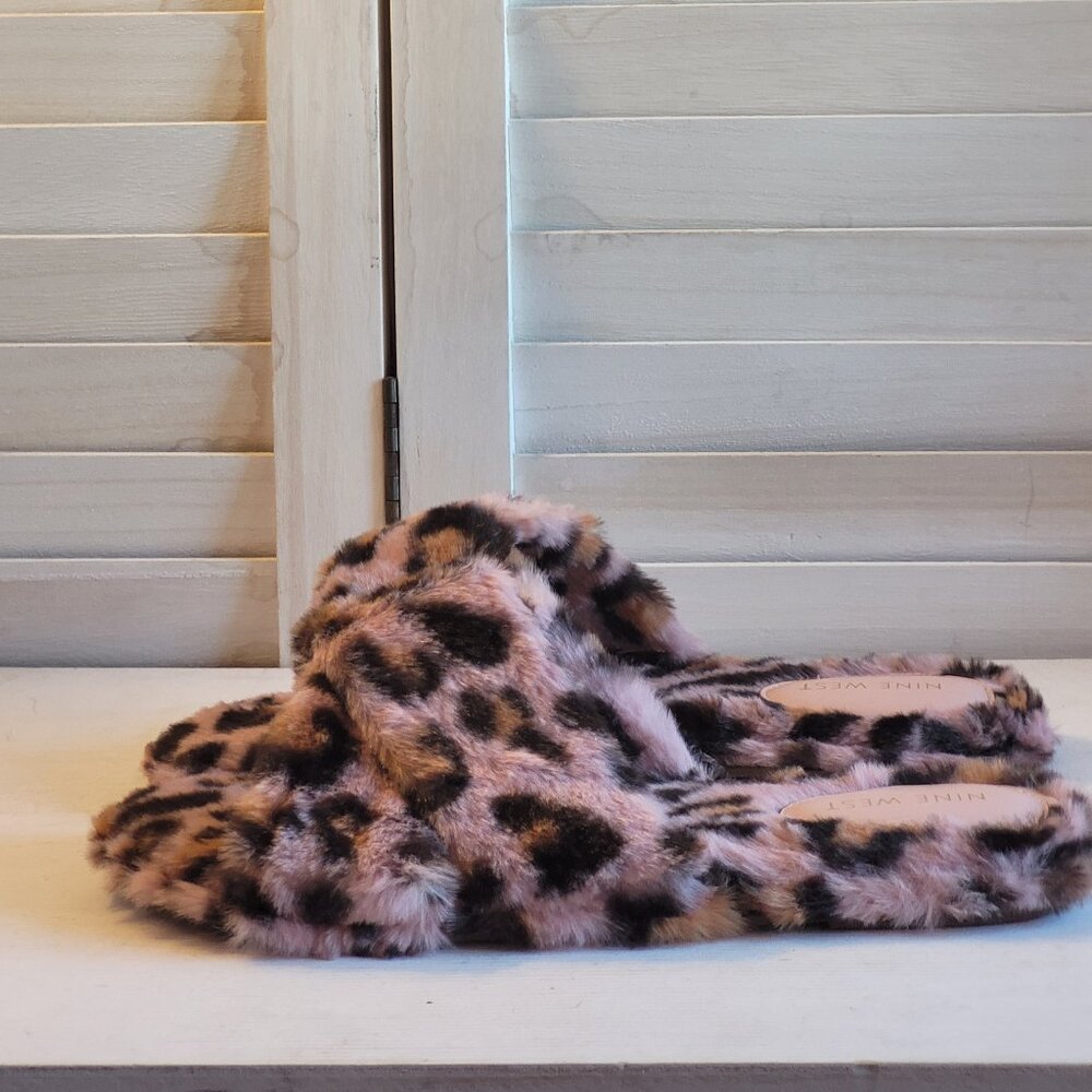 $39 NWT (9) Nine West Dark Pink Leopard Slippers